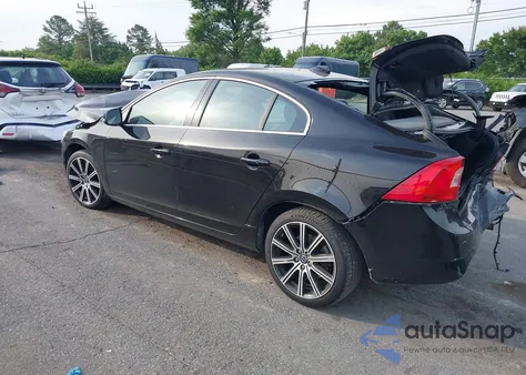 2015 Volvo S60 T6 Platinum z USA, uszkodzony, nr VIN YV149MFM1F1353482